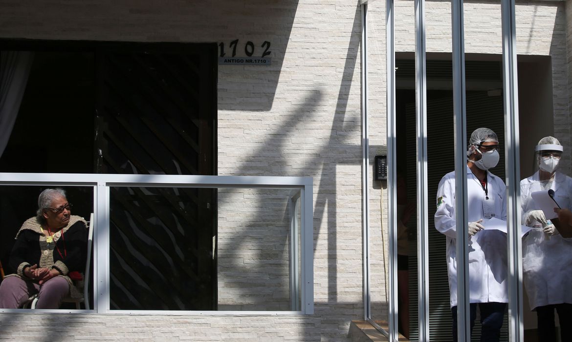 Mais de 700 pessoas morreram à espera de internação no Rio desde abril