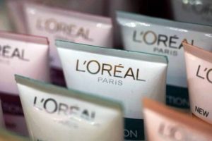 L’Oréal vai retirar termos como ‘branqueador’ de seus produtos