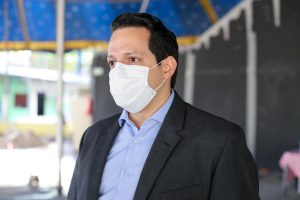 Famílias cadastradas do Circo Laheto recebem vales-alimentação