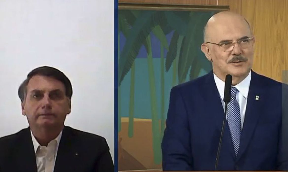 Novo ministro da Educação toma posse