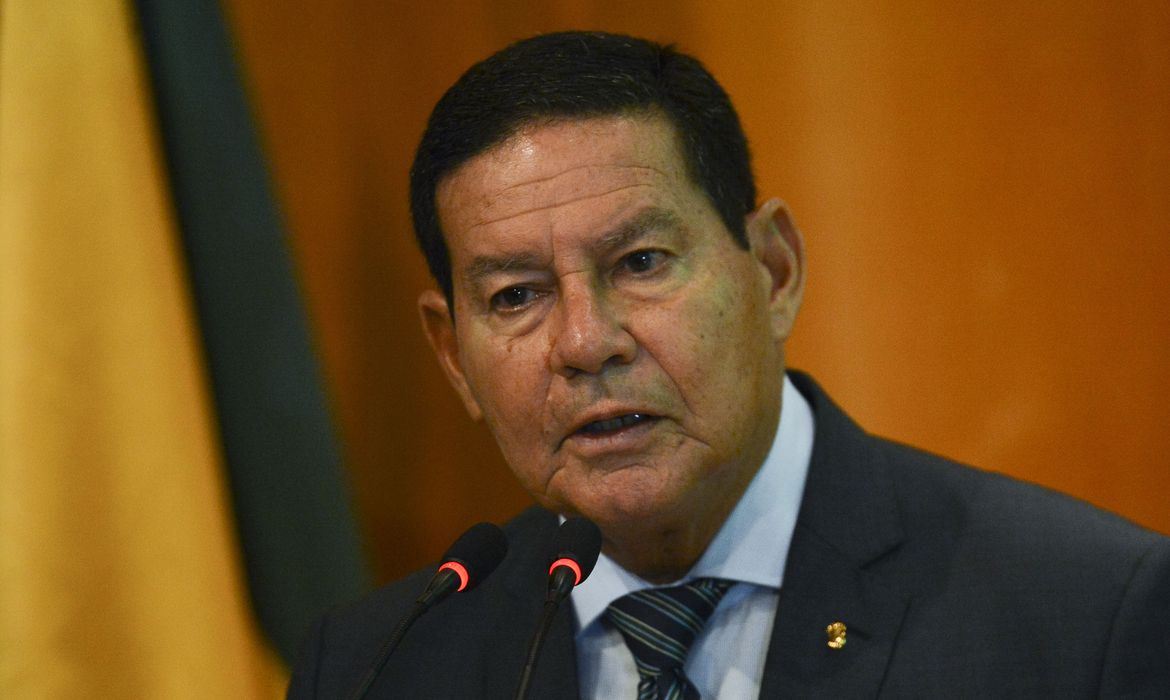 Senado aprova convite a Mourão para debater Conselho da Amazônia Senado aprova convite a Mourão para debater Conselho da Amazônia