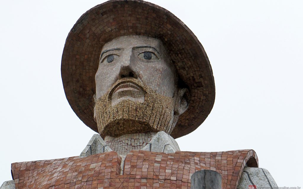 “Retirada de estátuas deve ser acompanhada de debates públicos sobre a história”, diz urbanista