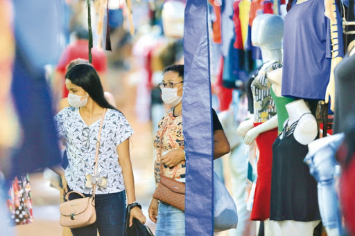 Comércio varejista recua 0,6% de fevereiro para março Comércio varejista recua 0,6% de fevereiro para março