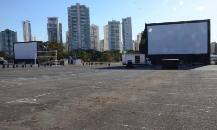 Drive-in inicia atividades no estacionamento do Serra Dourada