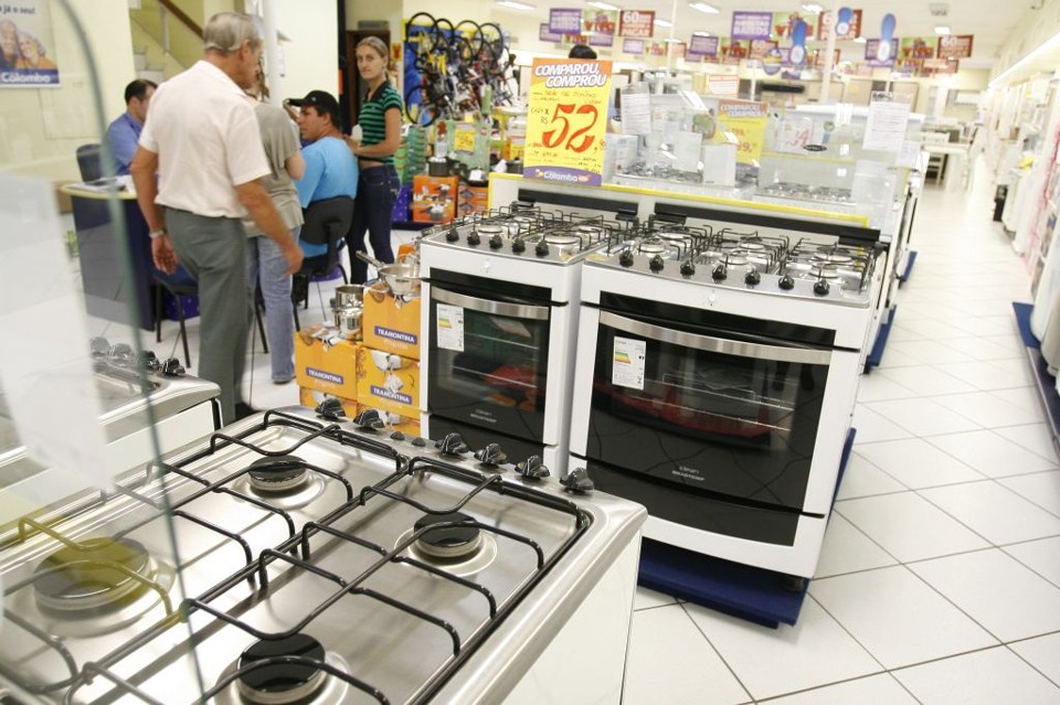 Geladeira e fogão podem ficar mais baratos com IPI menor, diz Guedes