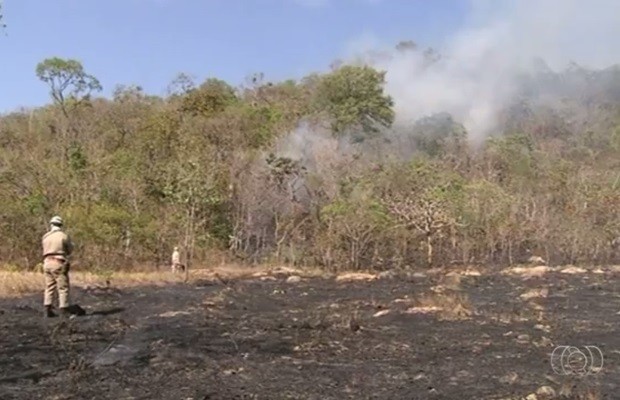 Pirenópolis: Incêndio atinge o Morro do Frota