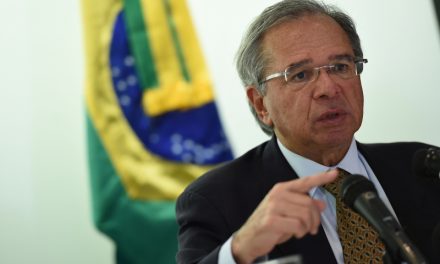 Senadores convidam Guedes a explicar crítica ao Senado