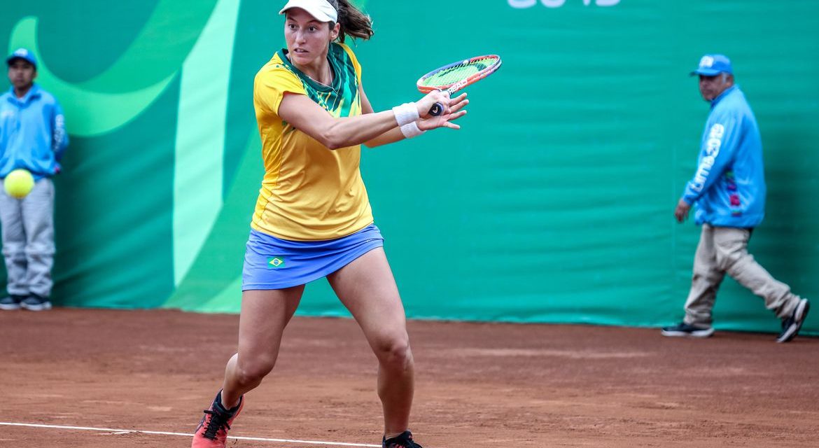 Brasileira estreia com vitória nas duplas no WTA de Lexington, nos EUA