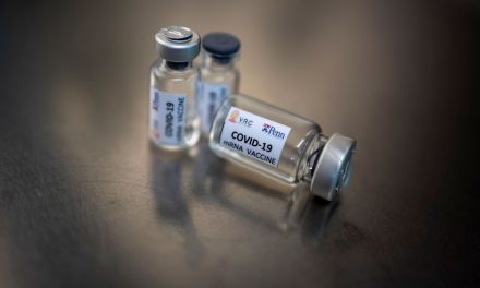 Rússia libera 1º lote de vacina contra Covid-19 para população