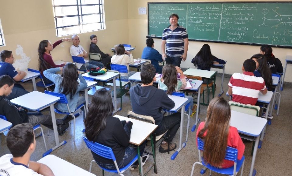 Governo de Goiás autoriza volta às aulas na rede estadual