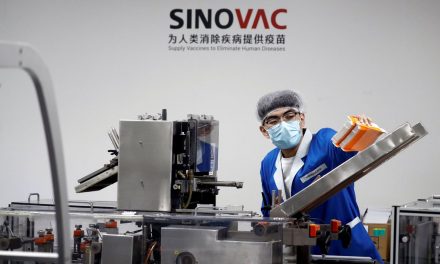 China diz que OMS aprovou uso emergencial de vacina contra coronavírus