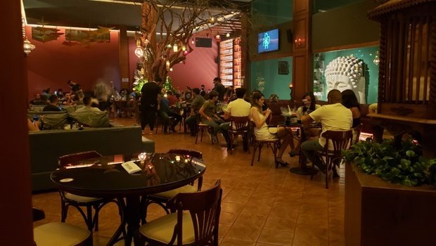 Com prejuízo calculado em R$ 8 bilhões, bares e restaurantes de Goiânia operam com dificuldade após retomada