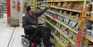 Proposta prevê medidas para melhorar atendimento a pessoas com deficiência nos supermercados