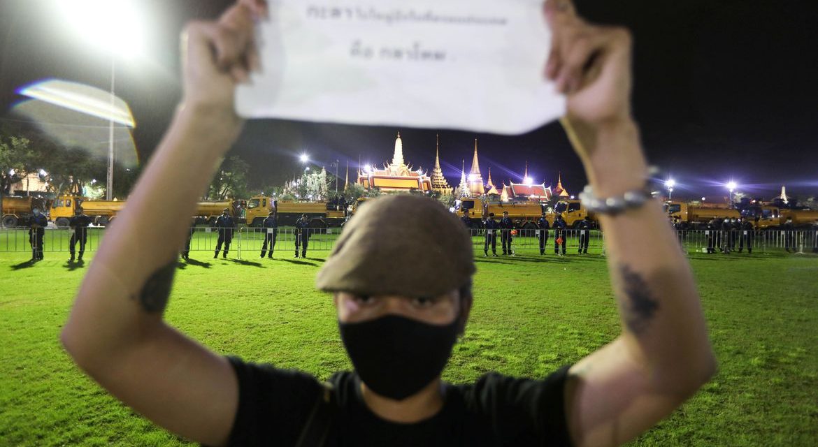 Protestos contra monarquia ganham força na Tailândia