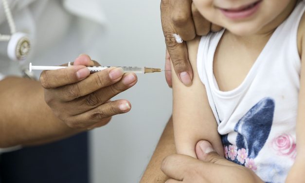 Metade das crianças brasileiras não recebeu todas as vacinas que deveria em 2020