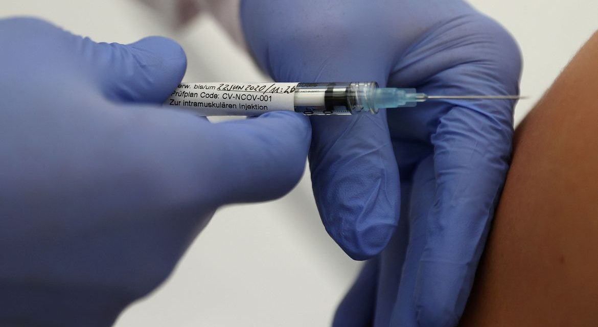 Reino Unido doa R$ 4 bilhões para vacinas contra a covid-19
