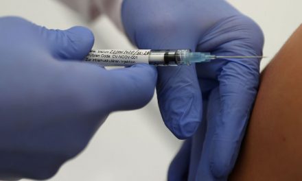 Reino Unido doa R$ 4 bilhões para vacinas contra a covid-19