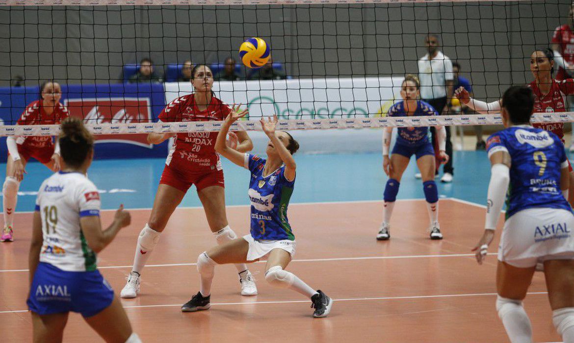 Projeto obriga governo federal a custear alimentação de moradores de rua na pandemia