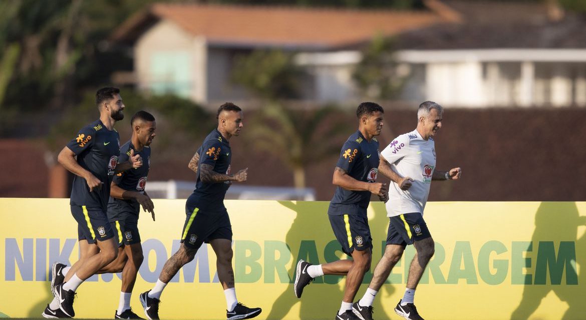 Seleção brasileira faz primeiro treino para estreia nas eliminatórias