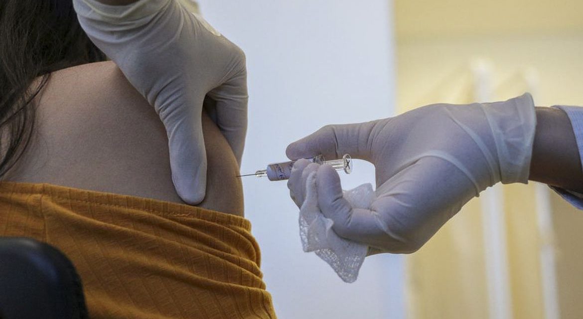 Anvisa diz que análise de vacinas contra covid-19 será técnica