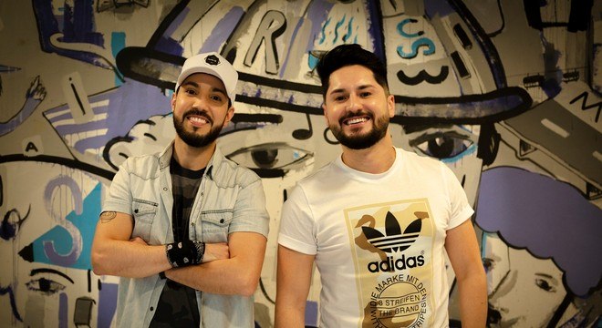 Sandro e Cícero falam sobre o funknejo e o sucesso do hit “Me Adota” no exterior