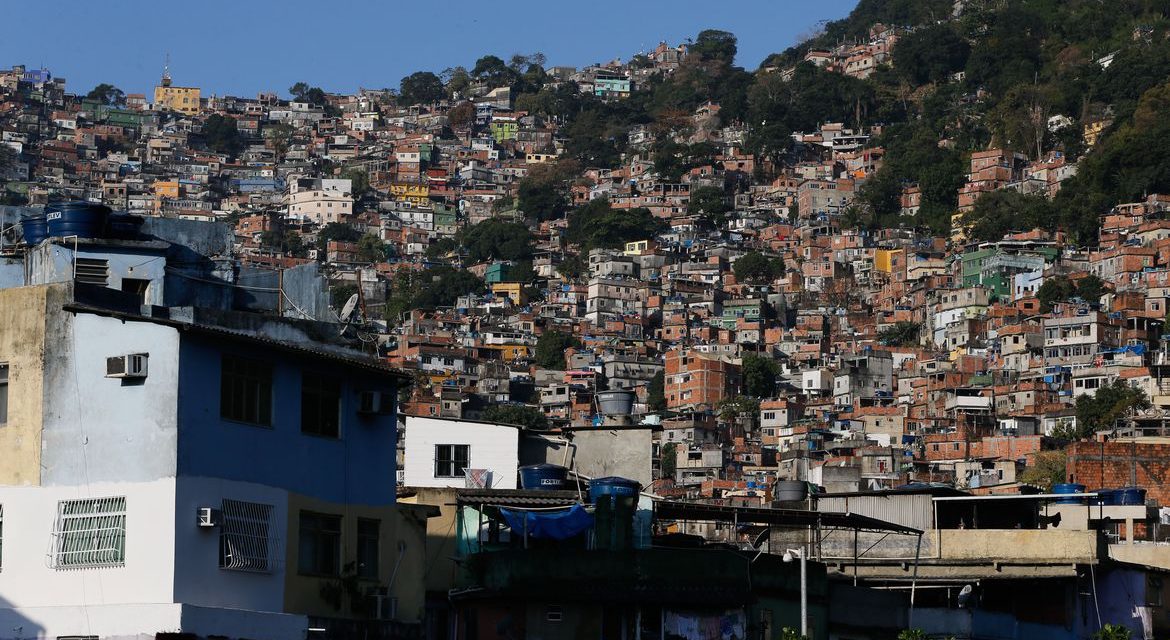 Milícia e tráfico influenciam eleições em 14 cidades do Rio