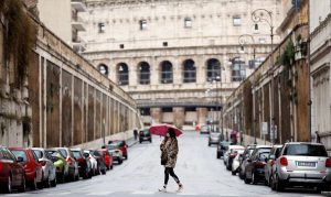 OMS diz que são necessárias novas restrições para combater pandemia