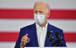 Biden reativa restrição de entradas no país
