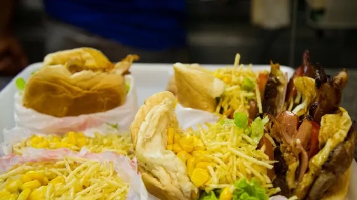 Sindpit-dog promove doação de mais de 1.600 sanduíches em homenagem ao aniversário de Goiânia