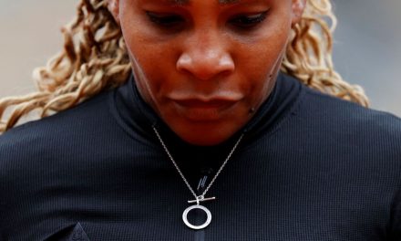 Serena Williams afirma ser desvalorizada como mulher negra no tênis