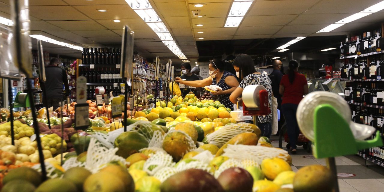 Alimentos puxam alta de preços em setembro, aponta o IBGE