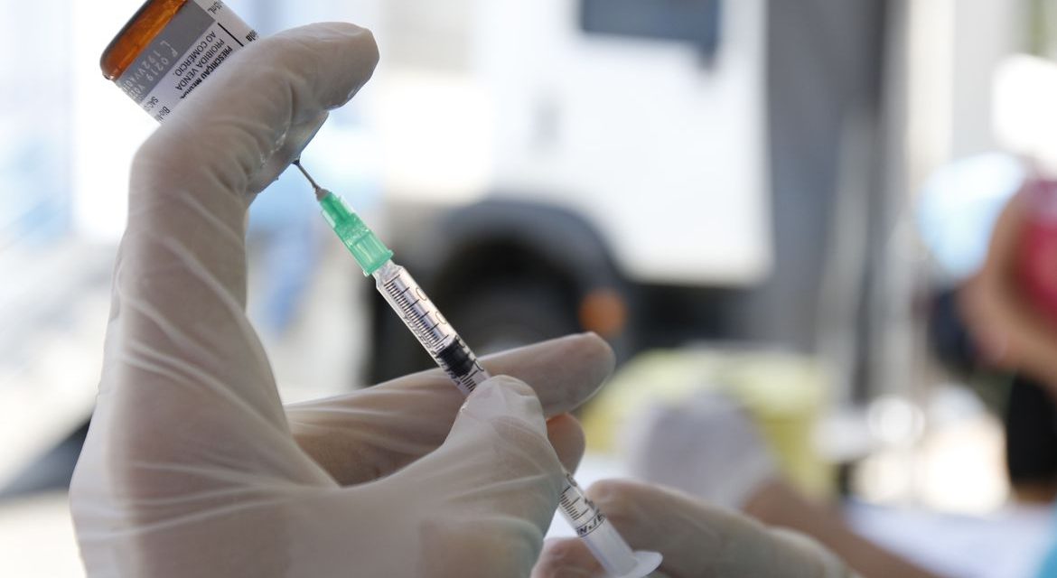 Uma em cada 10 pessoas de países pobres receberá vacina, diz relatório