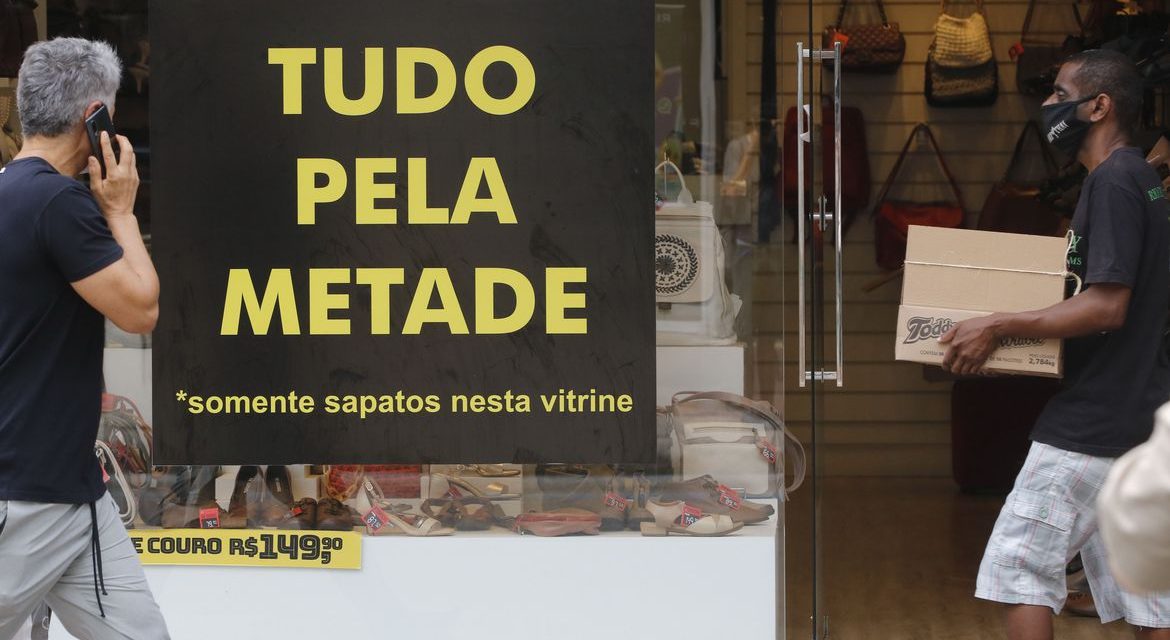 Comércio do Rio deve reduzir em 33% as vagas temporárias de fim de ano