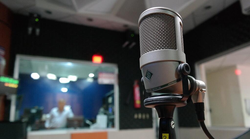 Anatel abre consulta para finalizar migração de emissoras AM para FM