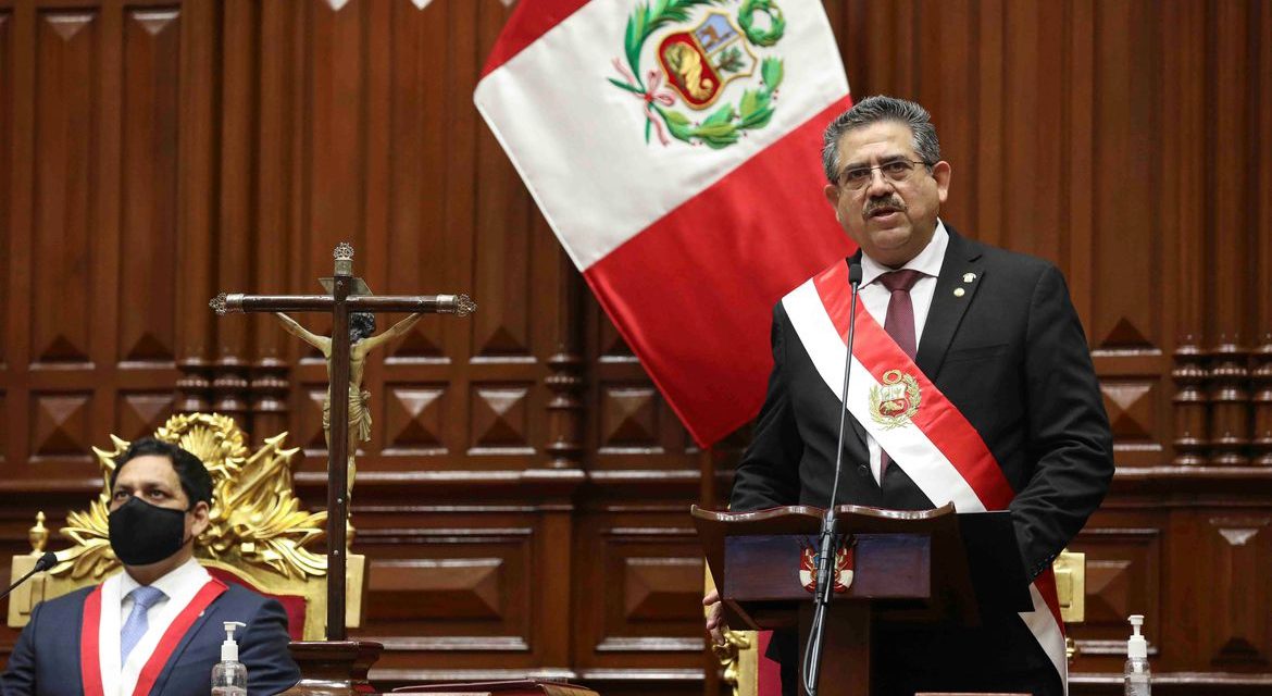 Presidente interino do Peru anuncia renúncia ao cargo