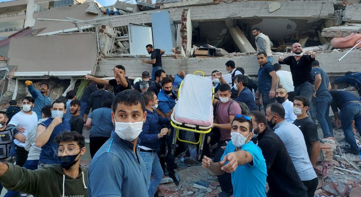 Sobe para 62 número de mortos por terremoto na Turquia