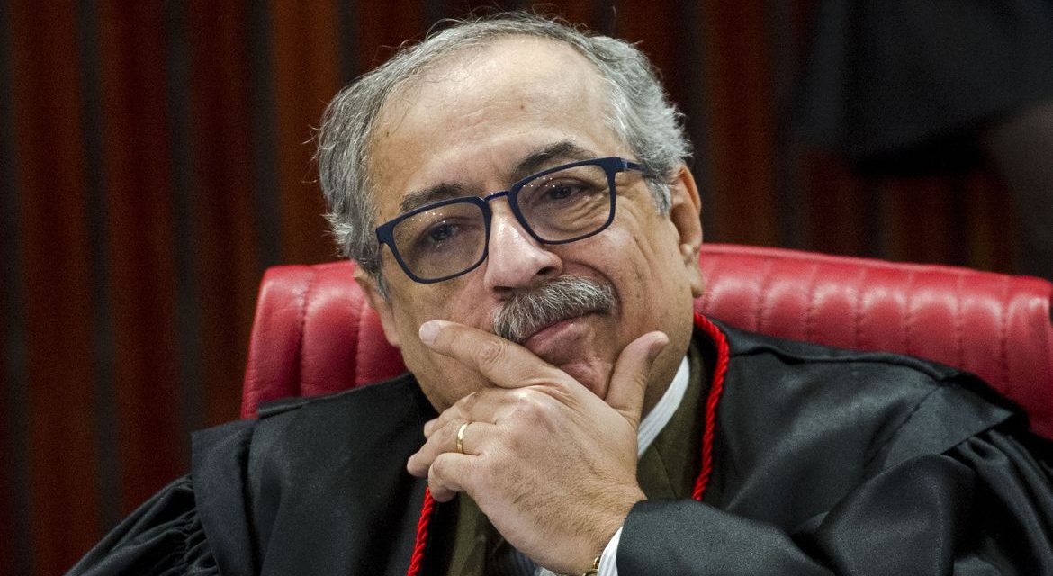 Ministro do STJ converte em preventiva prisão de magistrada da Bahia