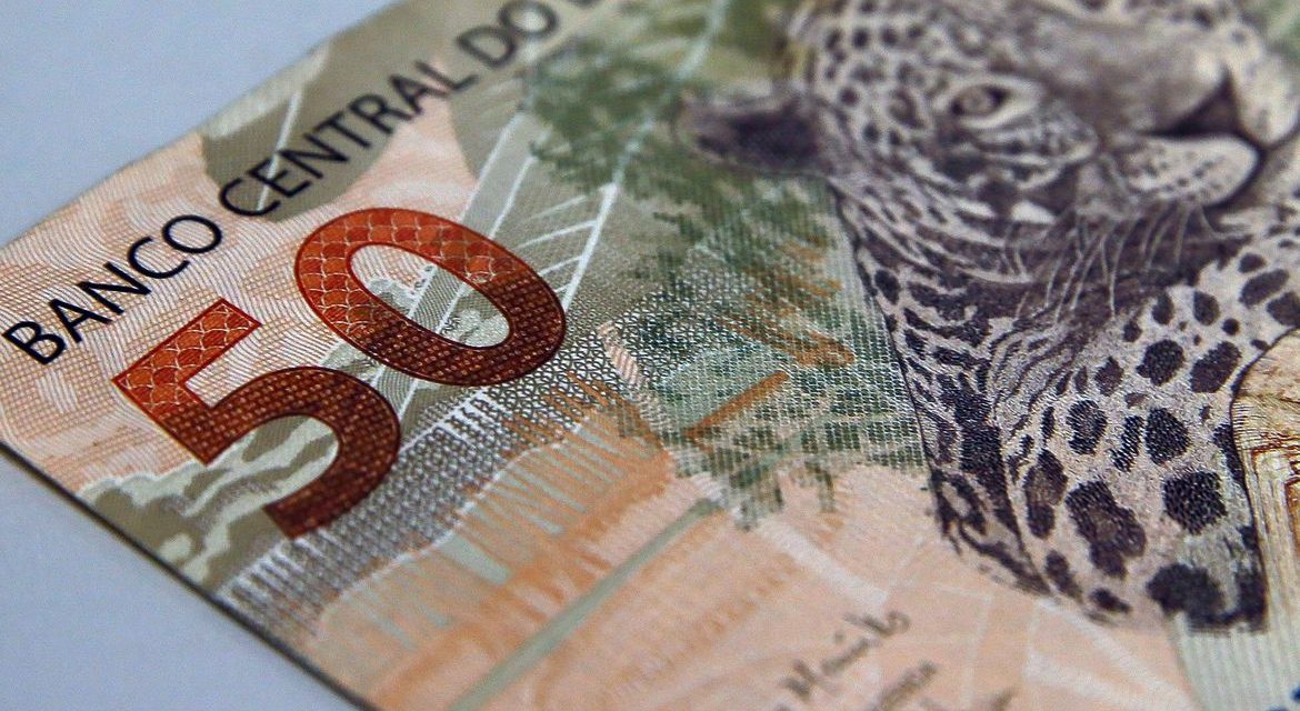 Anunciado aumento do salário-mínimo para R$ 1.100