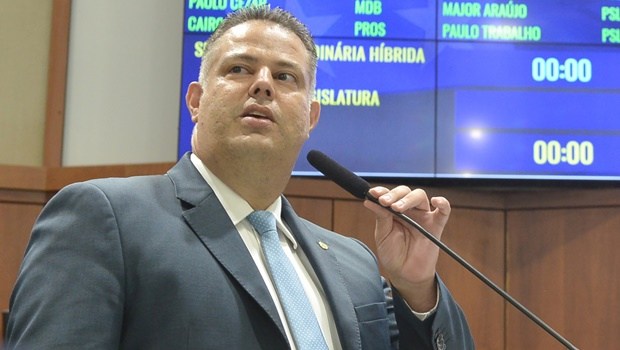 Liminar suspende tramitação de projeto sobre regime jurídico dos servidores de Goiás