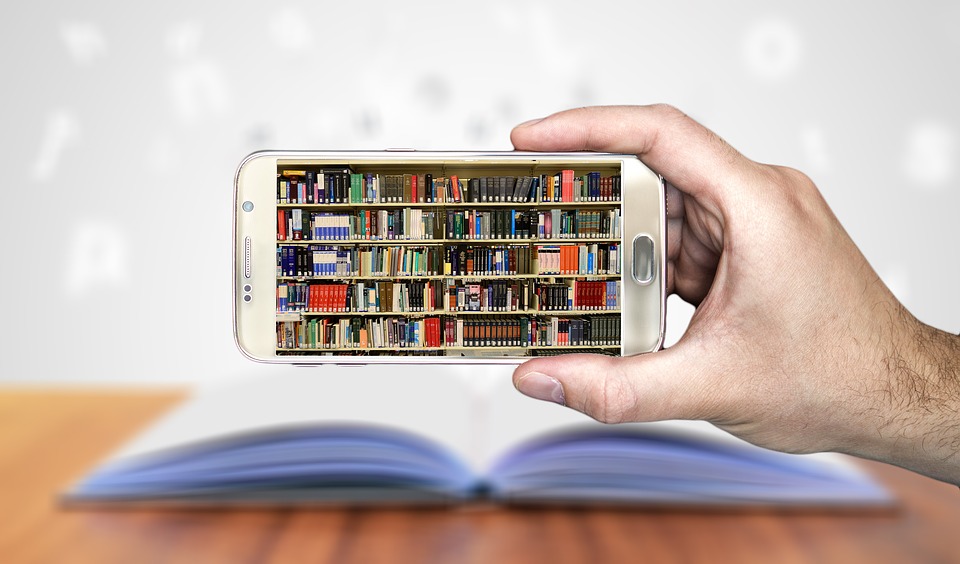 Startup atrai leitores com livro digital em aplicativo no celular