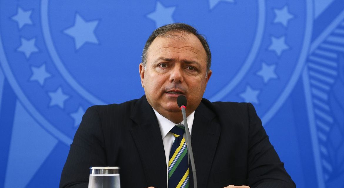 Pazuello diz que fica no cargo enquanto Bolsonaro busca ‘reorganizar’ Ministério