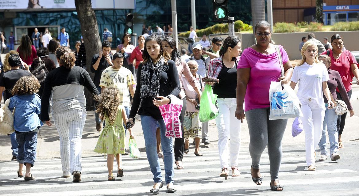 População desocupada atinge 13 milhões 763 mil de pessoas em outubro