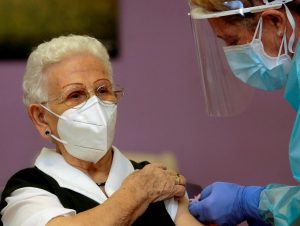 OMS: vacinas devem ser distribuídas de forma igualitária entre países