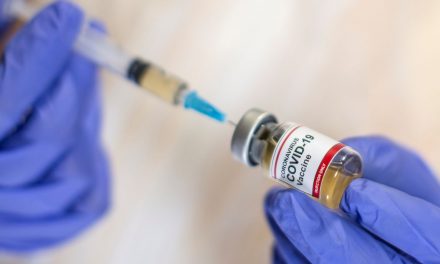 EUA querem vacinar 100 milhões de pessoas contra a covid-19 até março