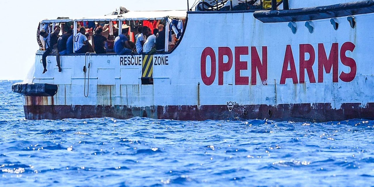 Itália autoriza desembarque de 265 migrantes em navio humanitário