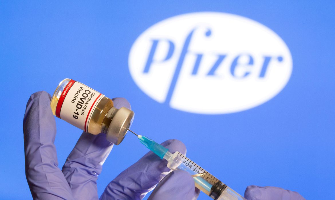 Reino Unido aprova vacina da Pfizer para adolescentes de 12 anos Reino Unido aprova vacina da Pfizer para adolescentes de 12 anos