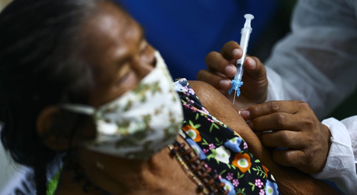 MP passa a divulgar hoje dados sobre vacinação em Goiânia