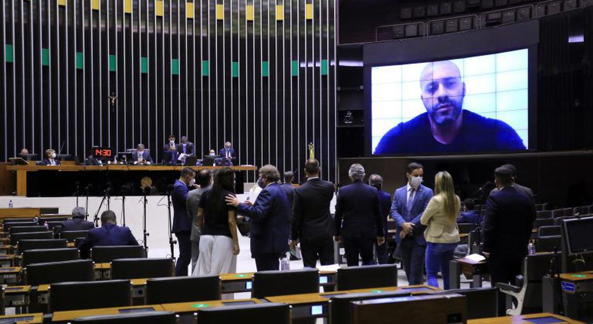 Câmara mantém prisão de Daniel Silveira