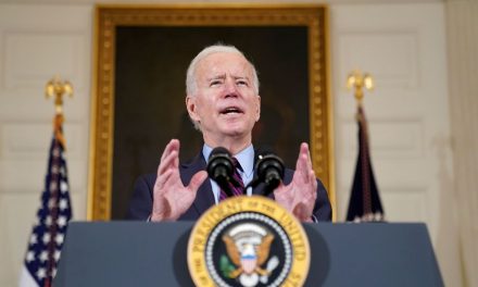 Biden revoga veto de Trump a imigrantes