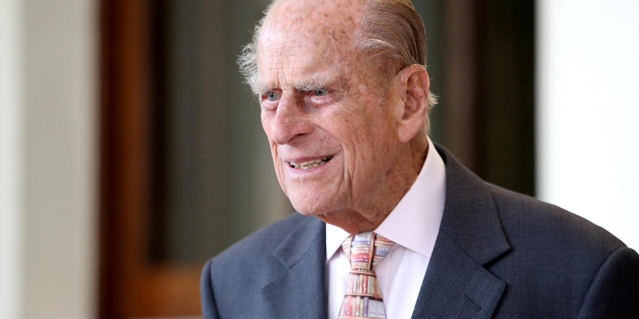 Príncipe William diz que avô ‘está bem’; Príncipe Philip foi internado na semana passada